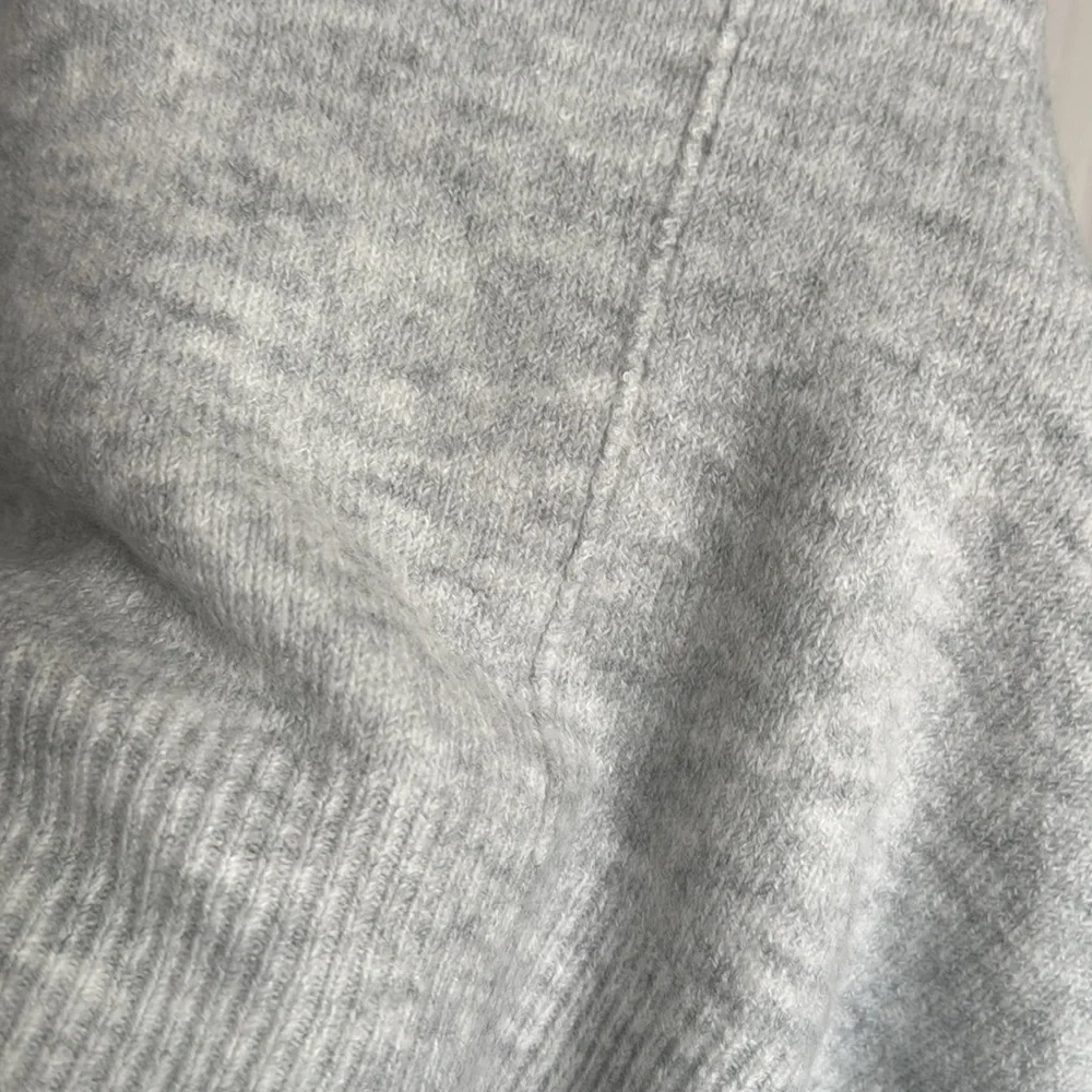Vince Camuto sweater SOFT - Picture 4 of 5